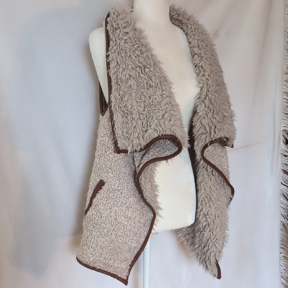 Love Tree Fur / Wool Medium Beige Brown Women's Vest Sweater